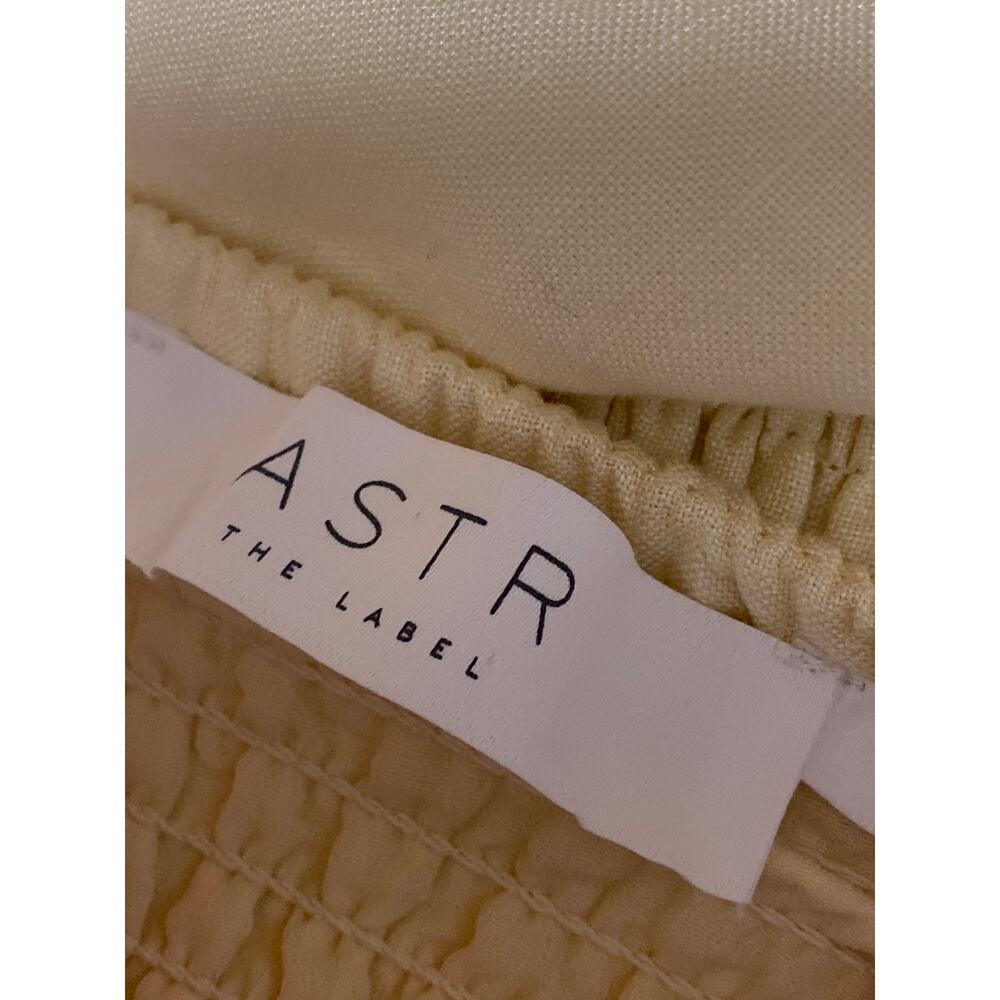ASTR The Label Yellow Halter Pintucked Smocked Tie Sleeveless Crop Top Size S - Picture 5 of 6